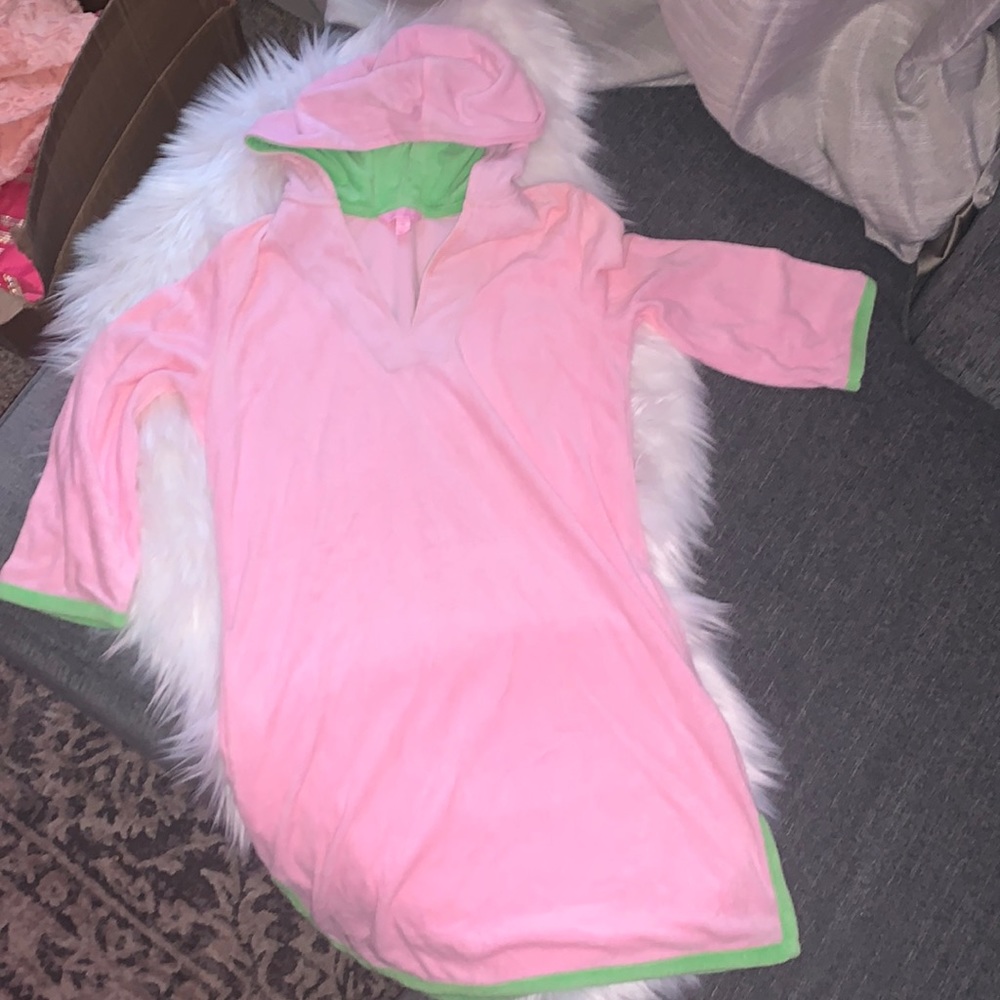 Lilly Pulitzer towel cover up with hood and pockets size XS